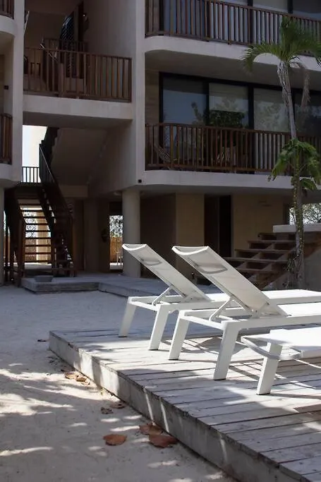 Chic Loft Steps From The Beach ホルボックス島