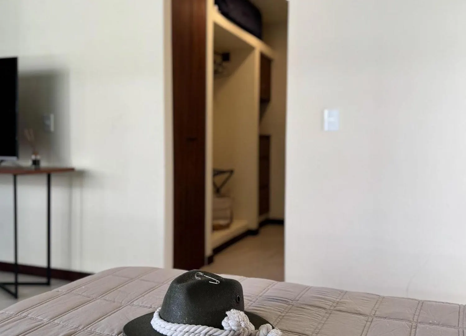 Chic Loft Steps From The Beach ホルボックス島